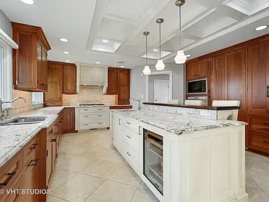 501 Lake Shore Dr N