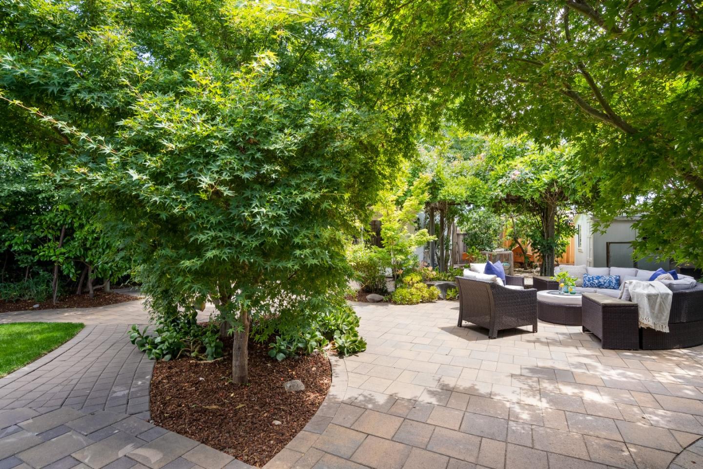 15720 Loma Vista Ave, Los Gatos, CA 95032-3637