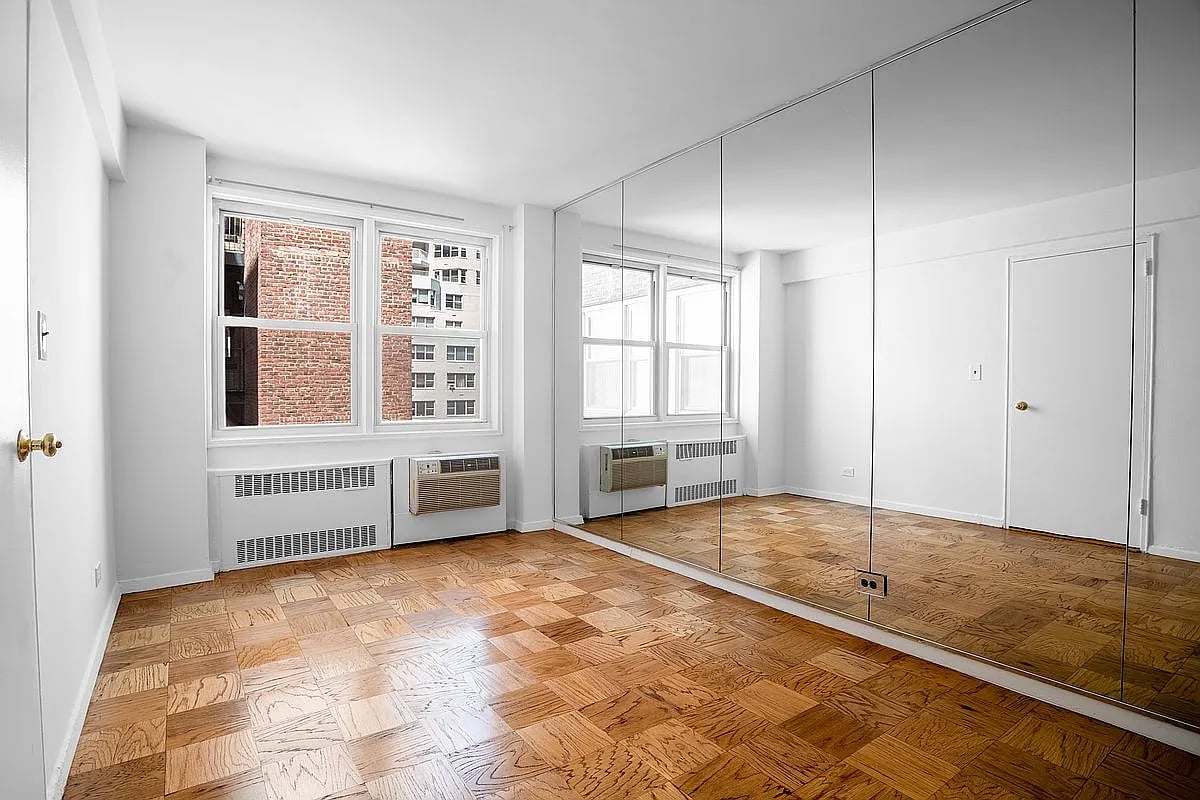 141 E 55th St APT 9G