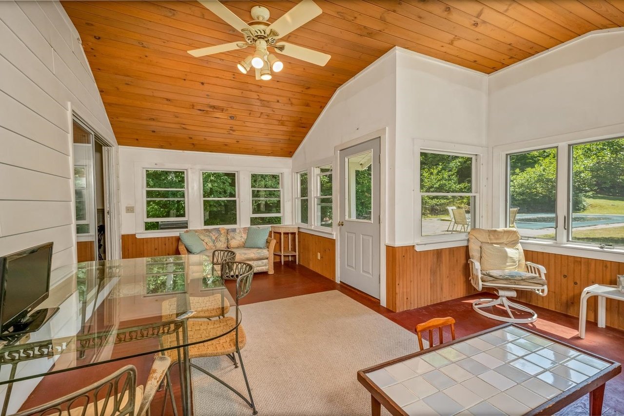 10 Reservoir Rd