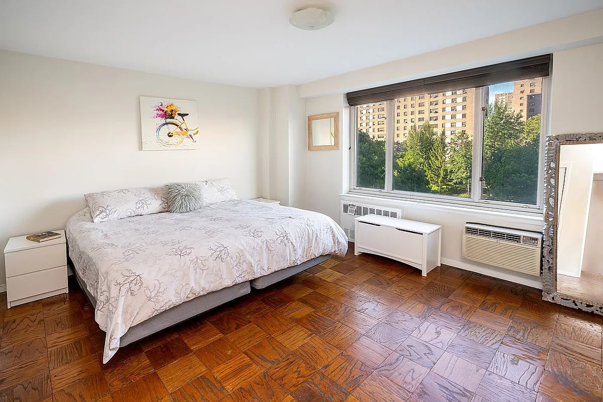 392 Central Park W #5H