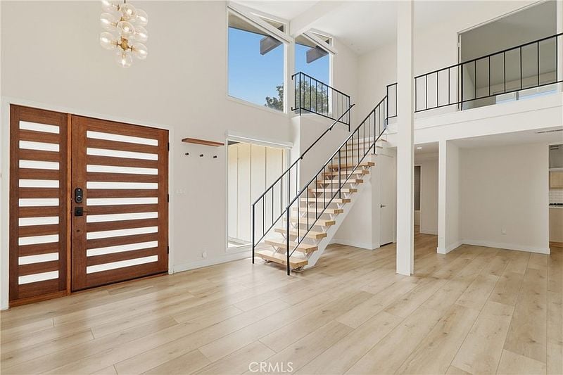 421 Larry Ln