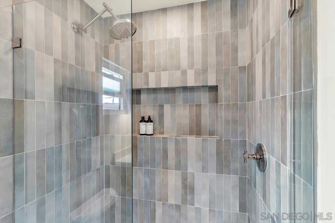 2275 Emerald St, San Diego, CA 92109