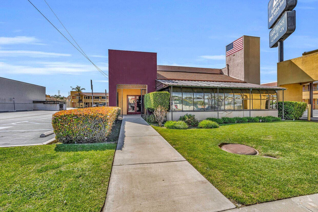 437 Azusa Ave