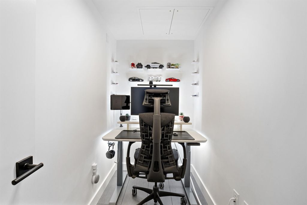 458 W 63rd Ave, #306