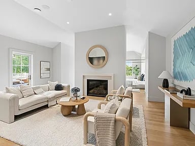 120 Halsey Ln