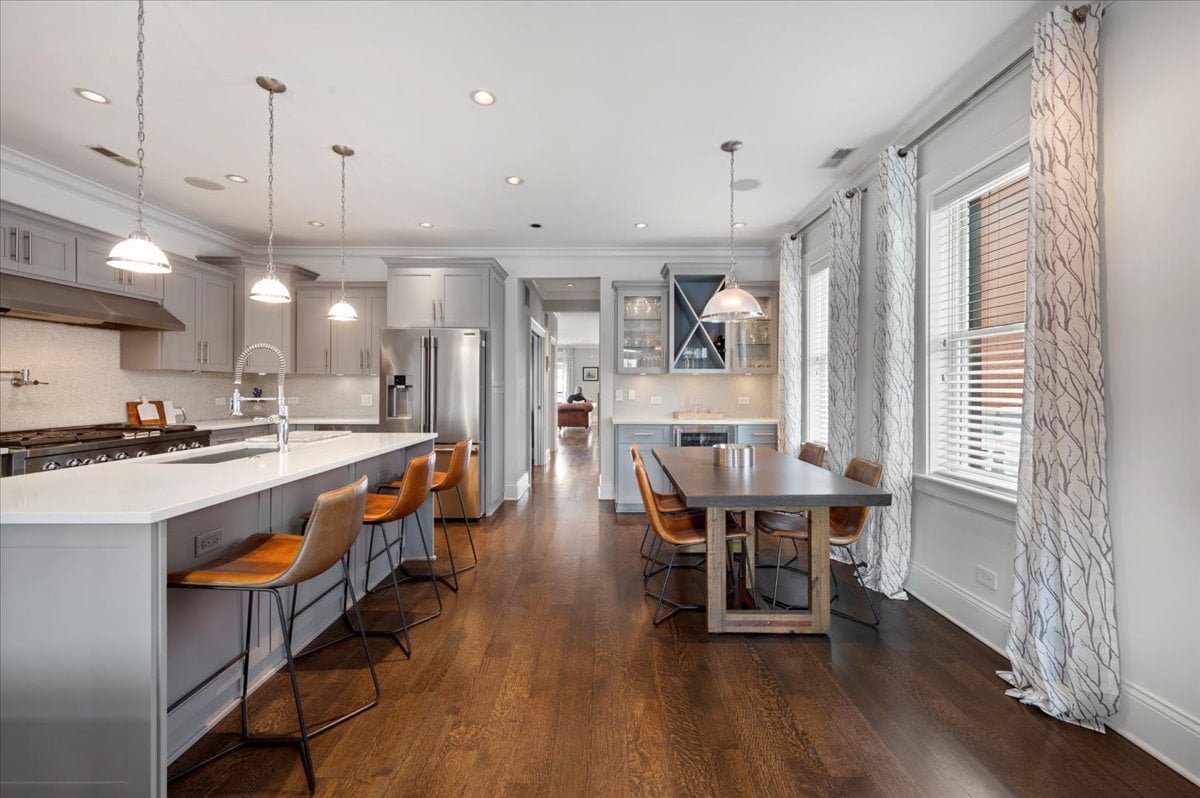 1821 N Larrabee Unit 2