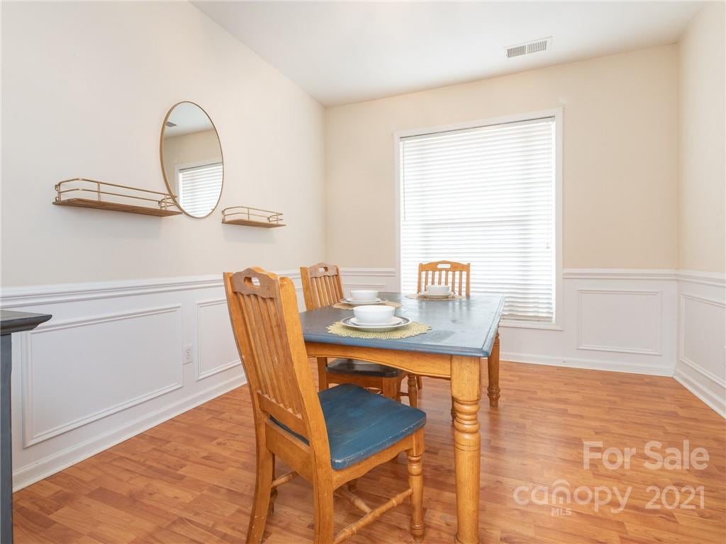 273 Notable Ln