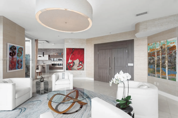 LUXURY IN THE MIAMI SKY