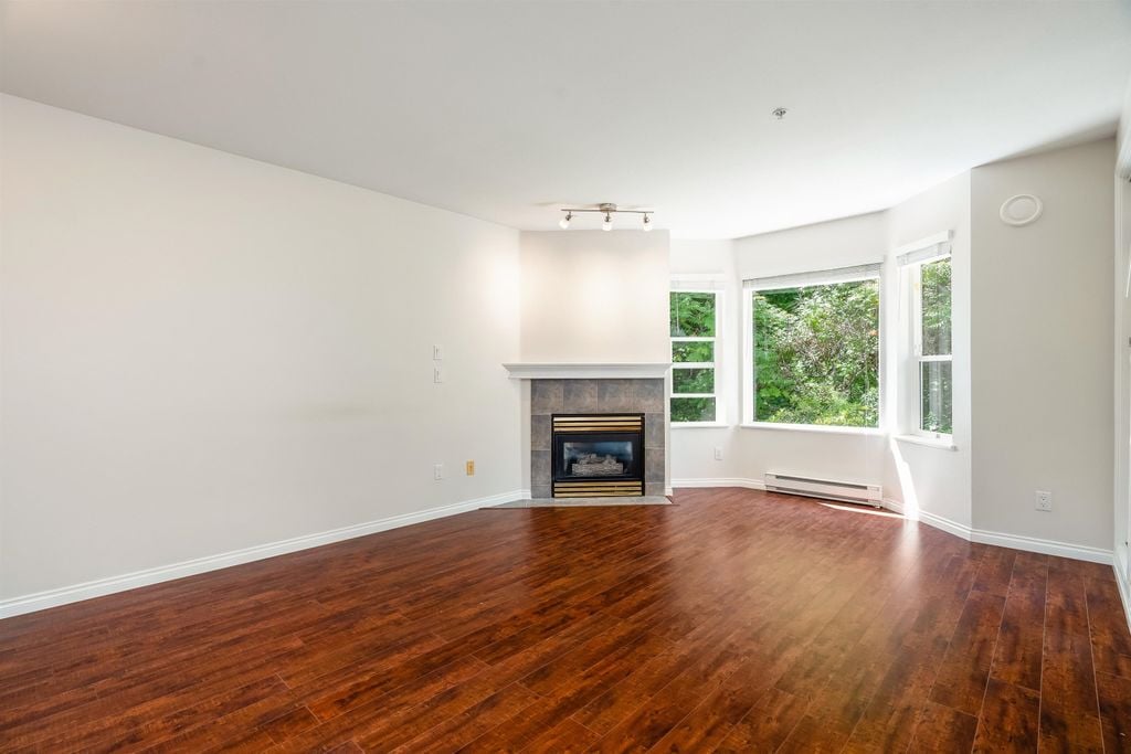 121 Shoreline Cir, #408