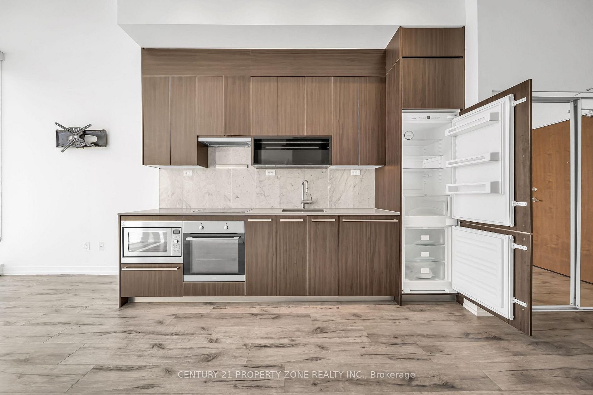 PERFECT SUITE FOR PENTHOUSE LIVING