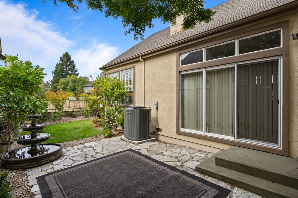 2010 Falcon Ridge Dr