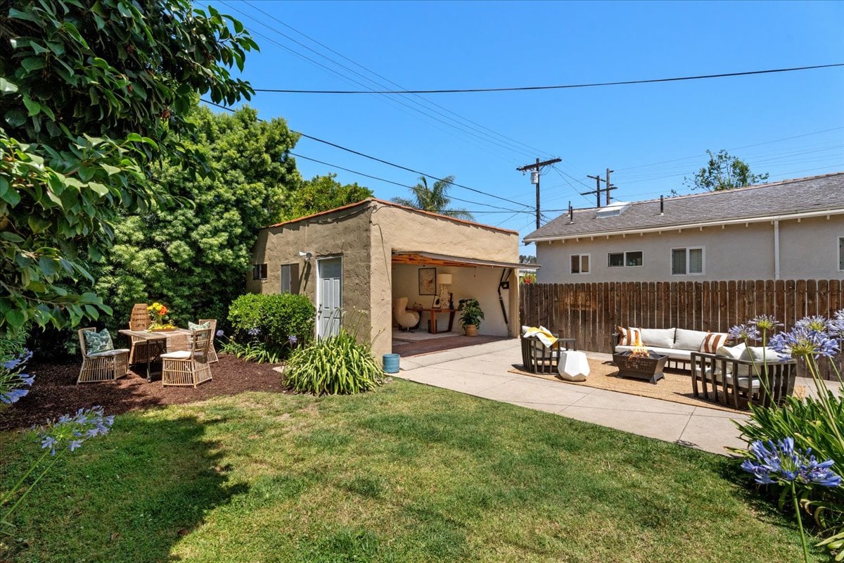 "Island living" in Studio City