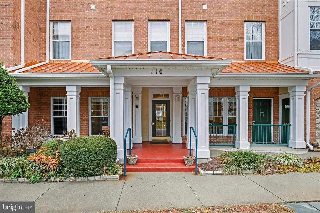  110 Chevy Chase St #205