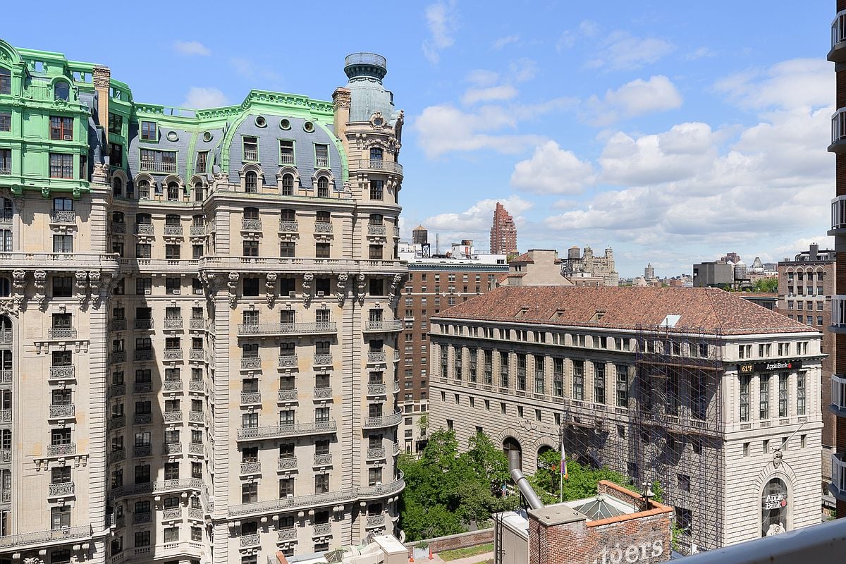 201 W 72nd Street 16E
