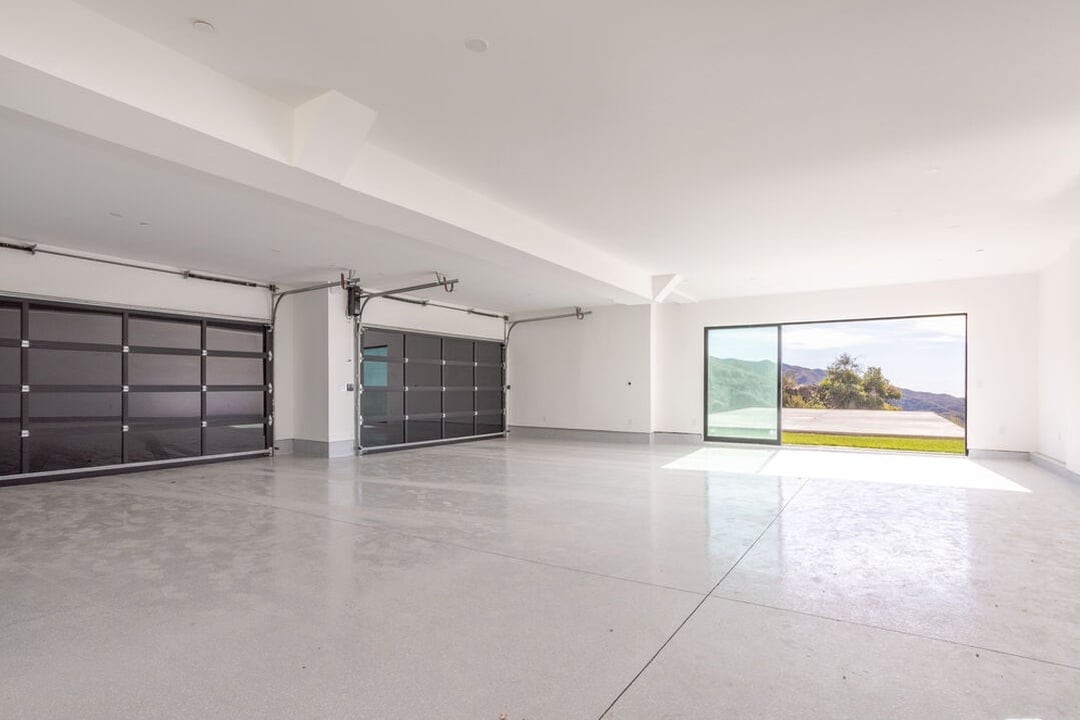 Mulholland Hwy, 90265