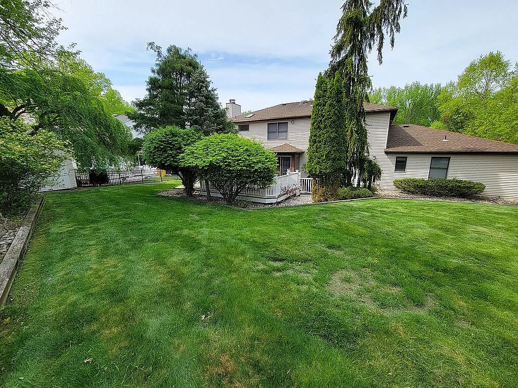 15 Vanderwater Ct