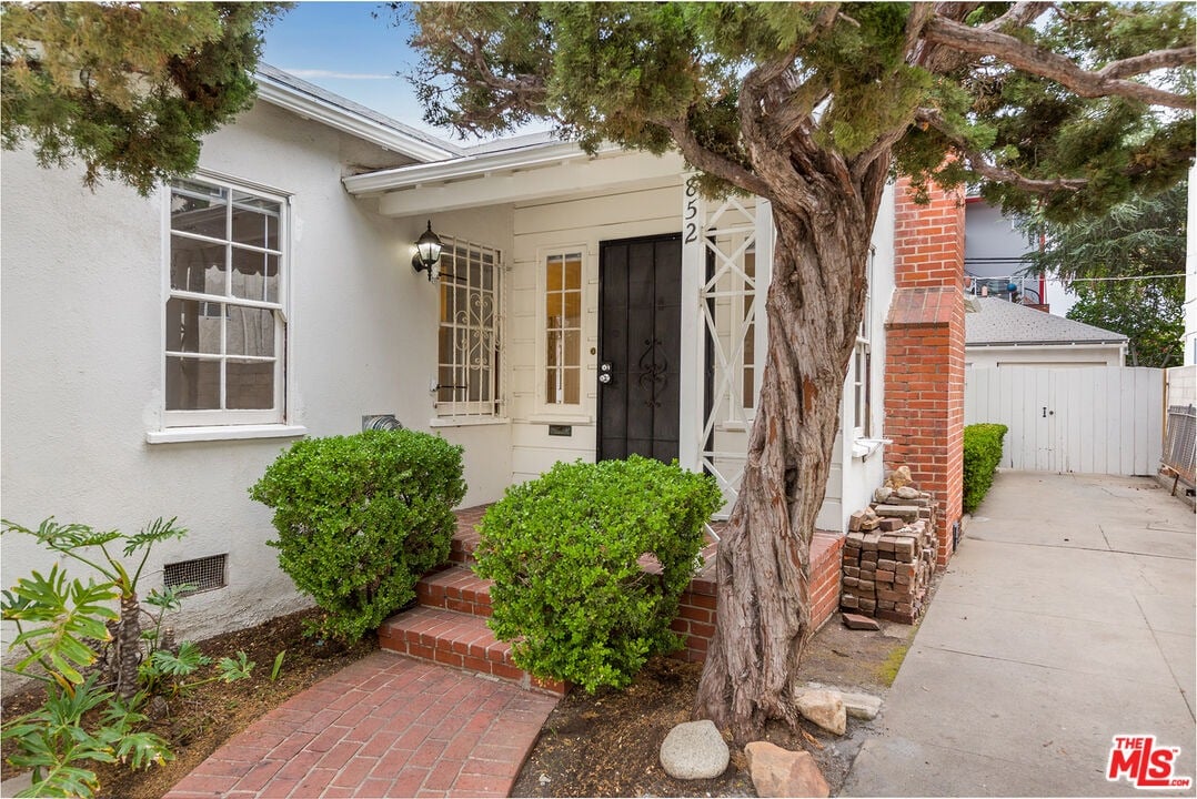 852 N Formosa Ave