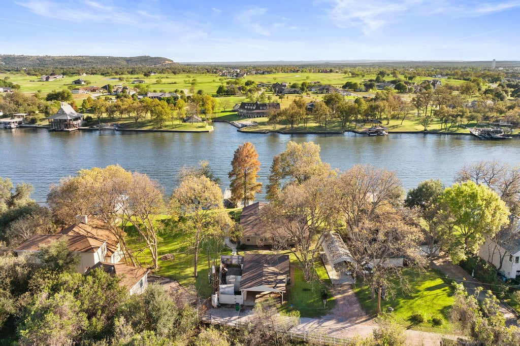 Stunning Waterfront Retreat in the Heart of Kingsland