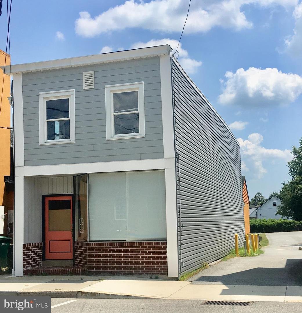 23 W Commerce St