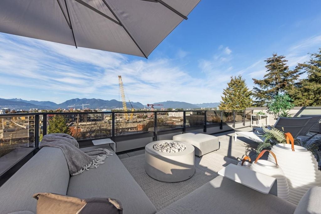 2112 Prince Edward St