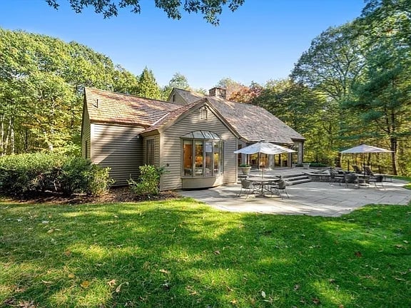 24 Trailside Rd