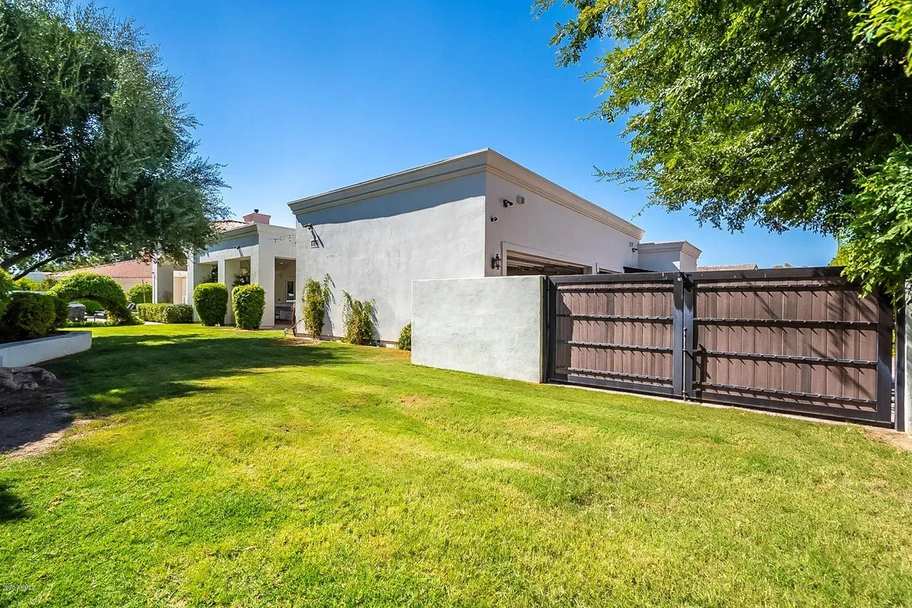 6115 E SHANGRI LA Rd