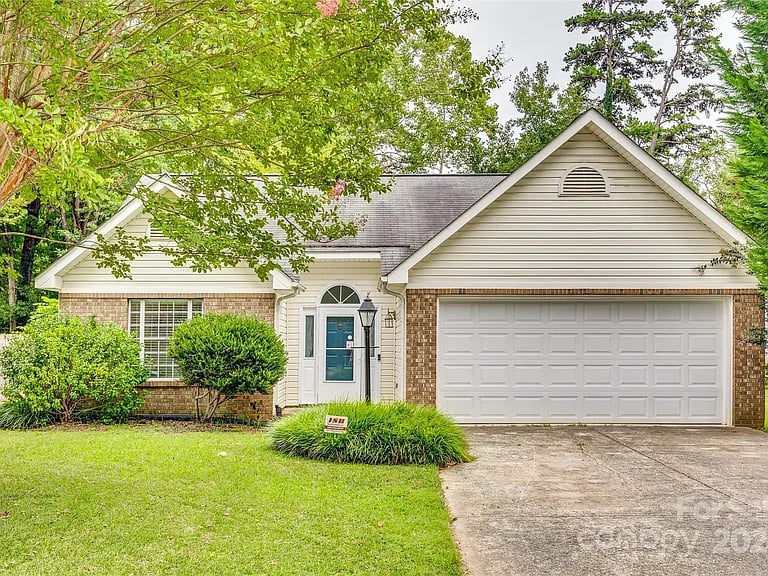 4428 Hounds Run Dr