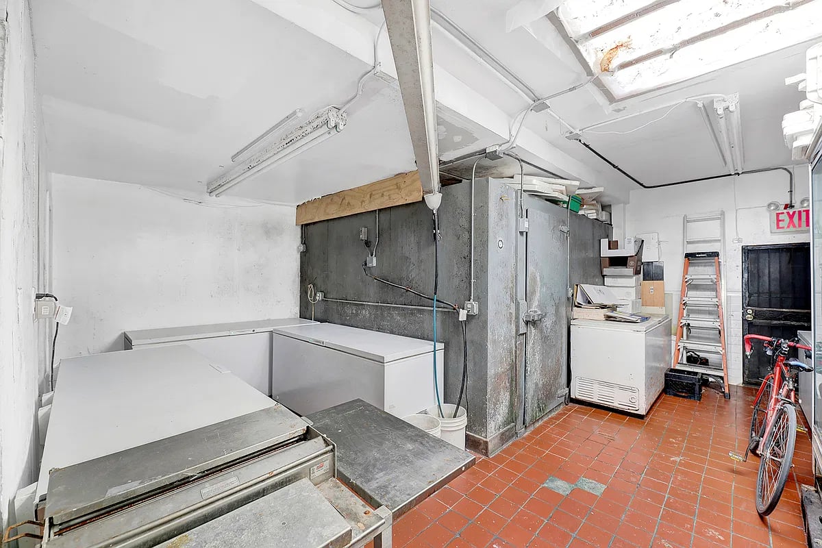 184 Avenue U #1