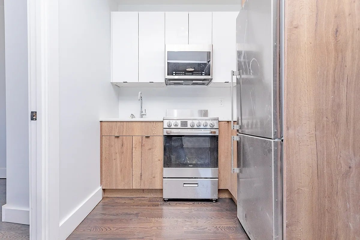 771 Lexington Ave 2F