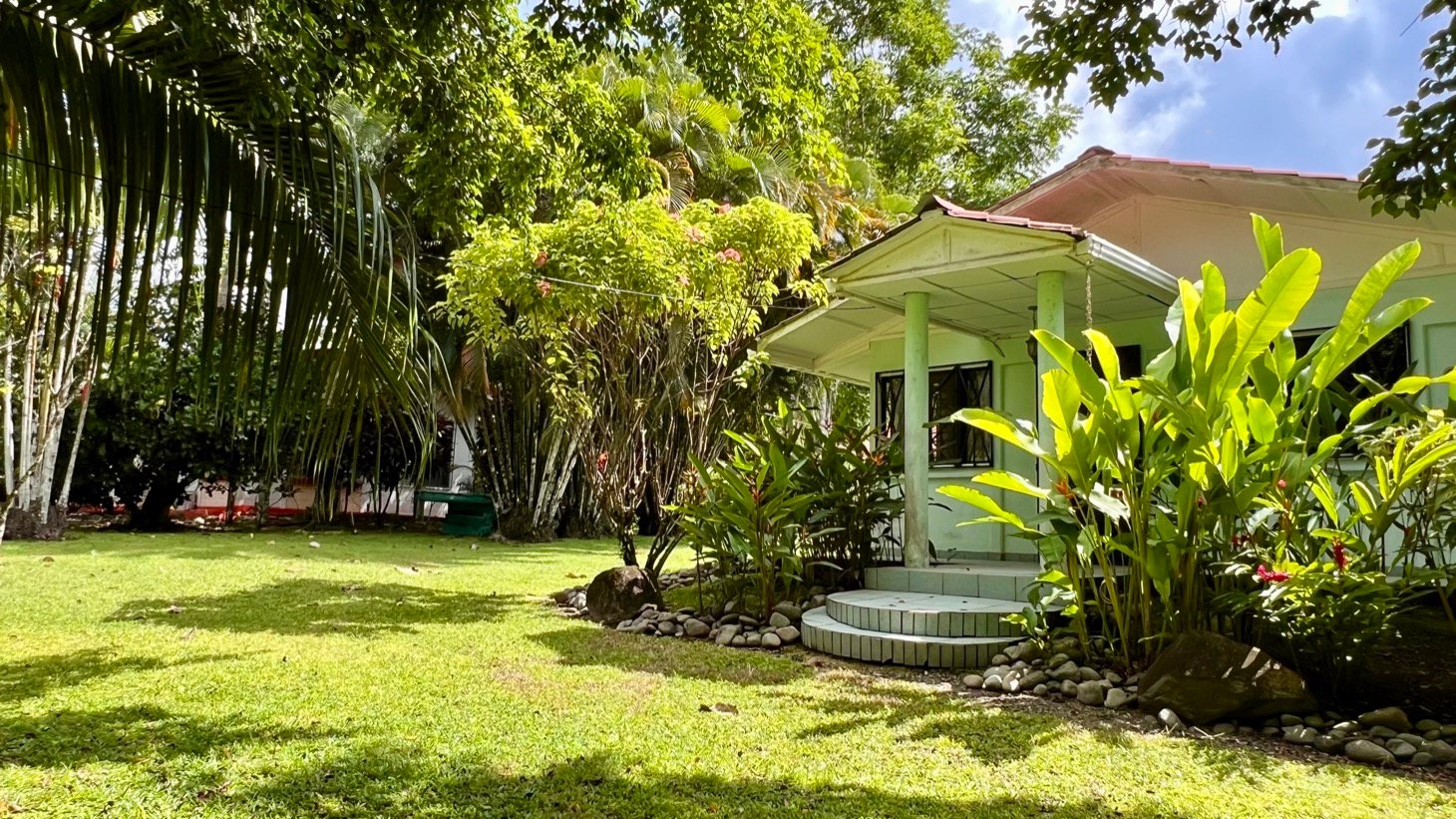 Home, 2 Rental Cabinas & Expansion Potential in Ojochal