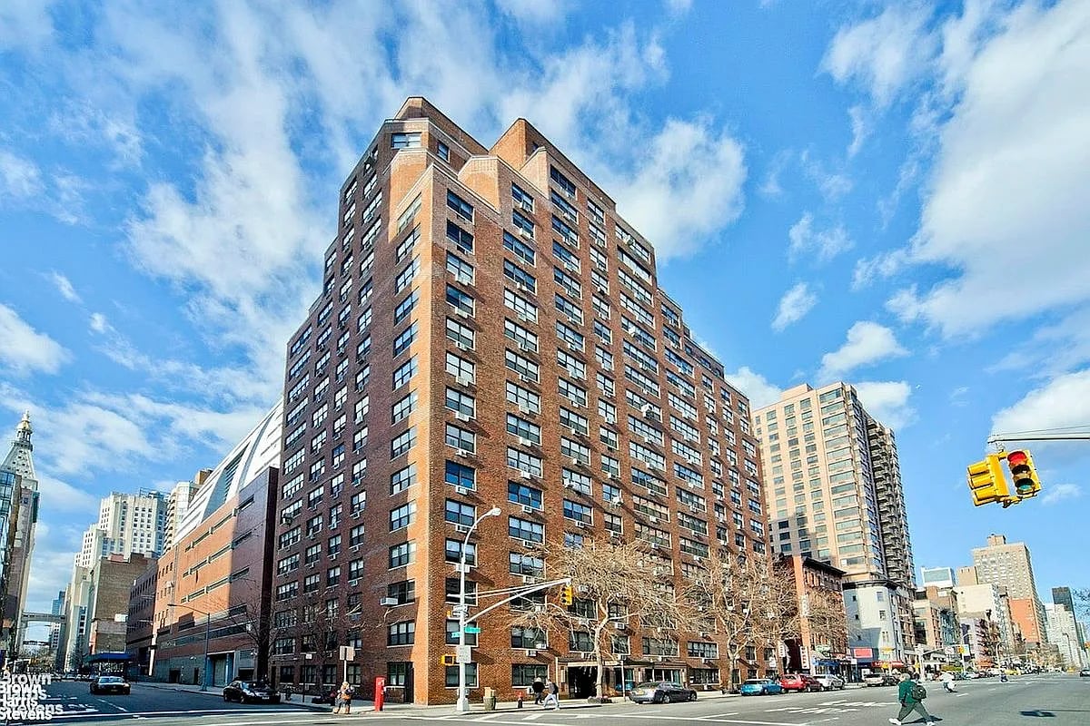 330 3rd Ave Apt 3-G