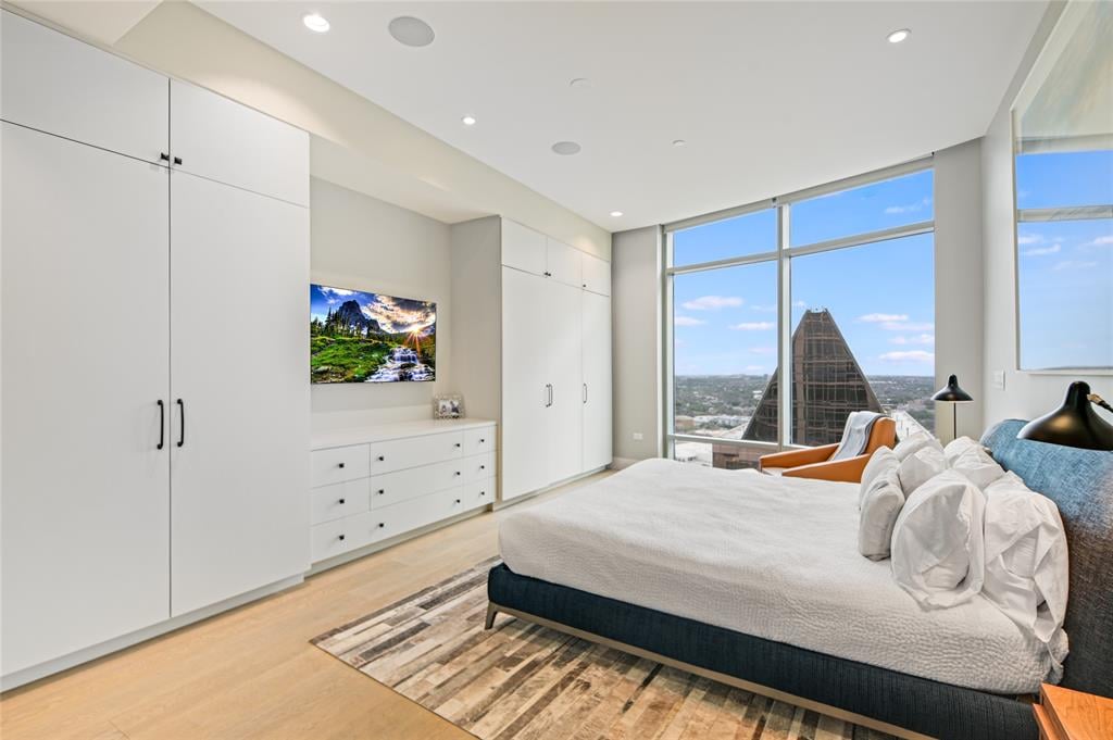 Austonian Luxury 