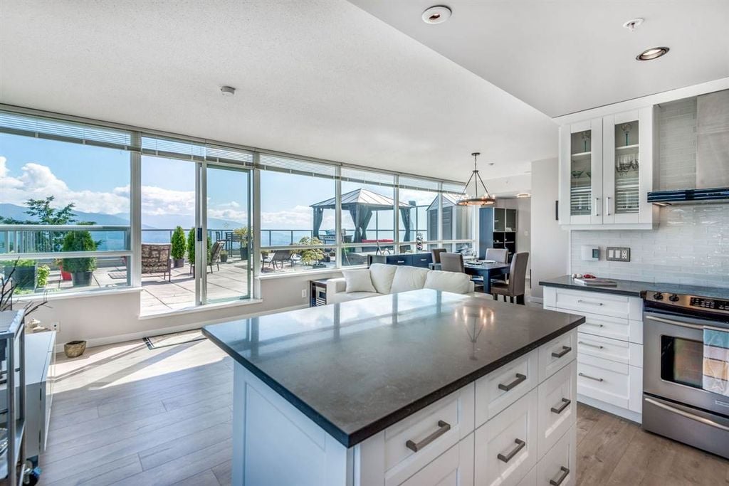 9262 University Cres, #1002