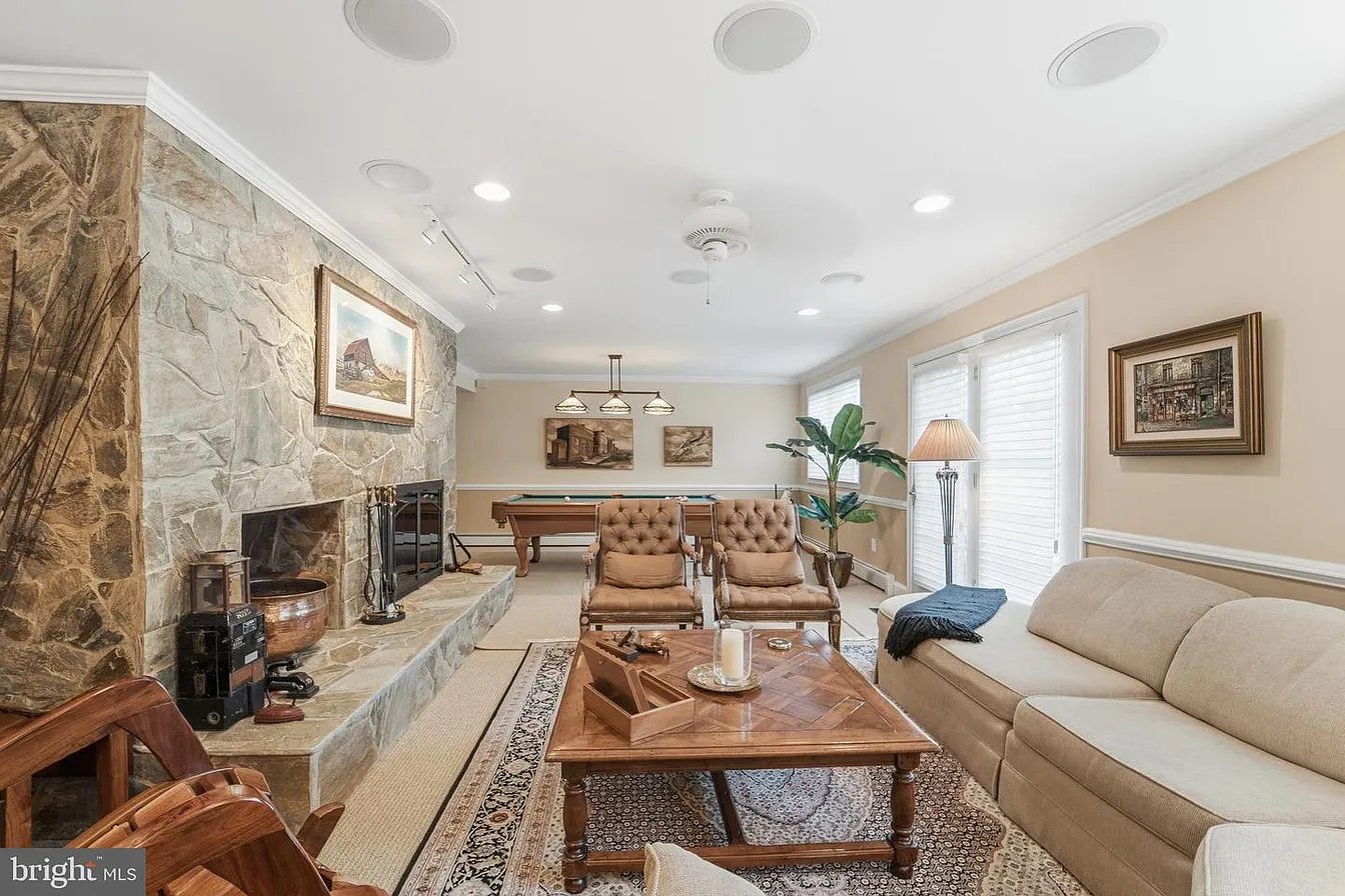 304 Chesapeake Dr