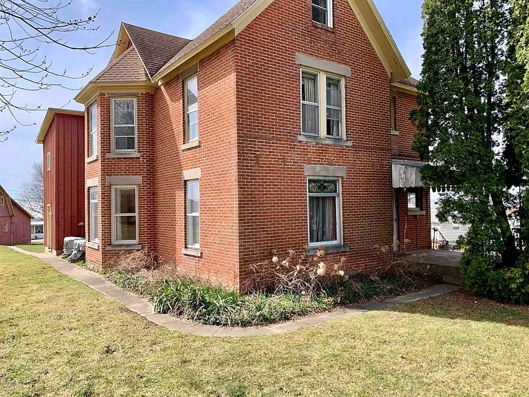 504 S Main St