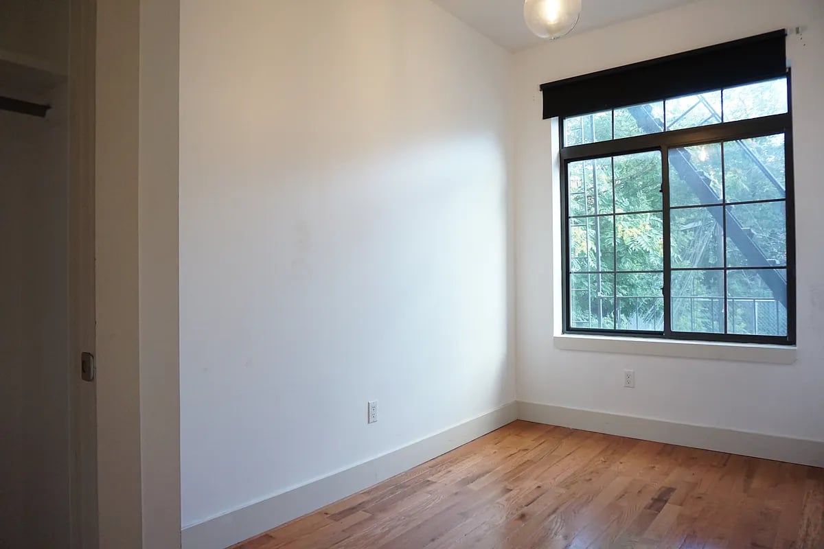 218 Boerum St 2R
