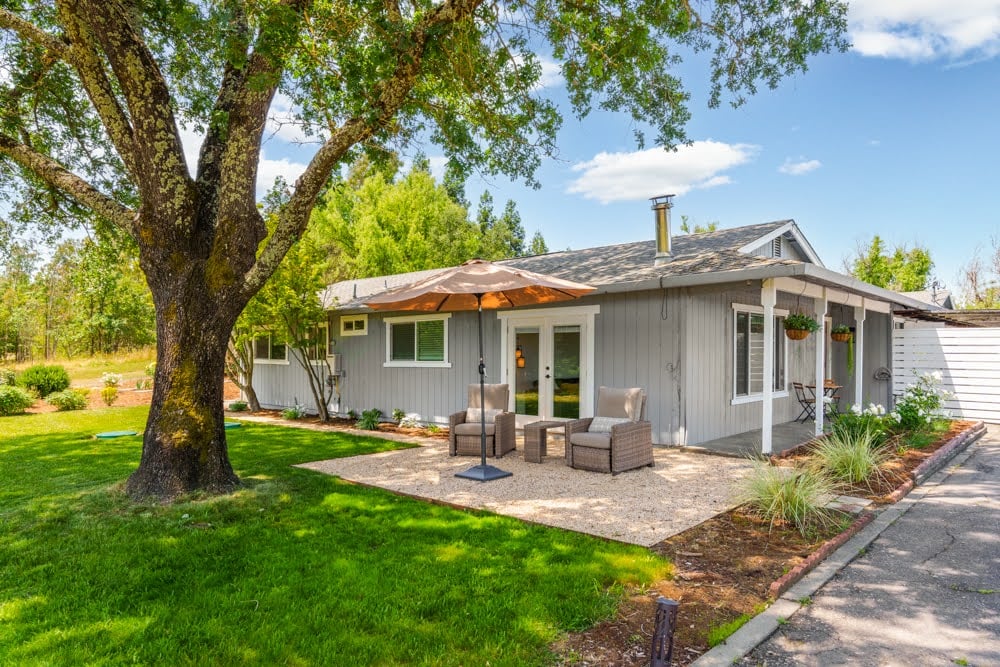 725 Lytton Station