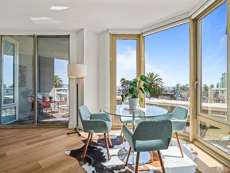 88 King St UNIT 302