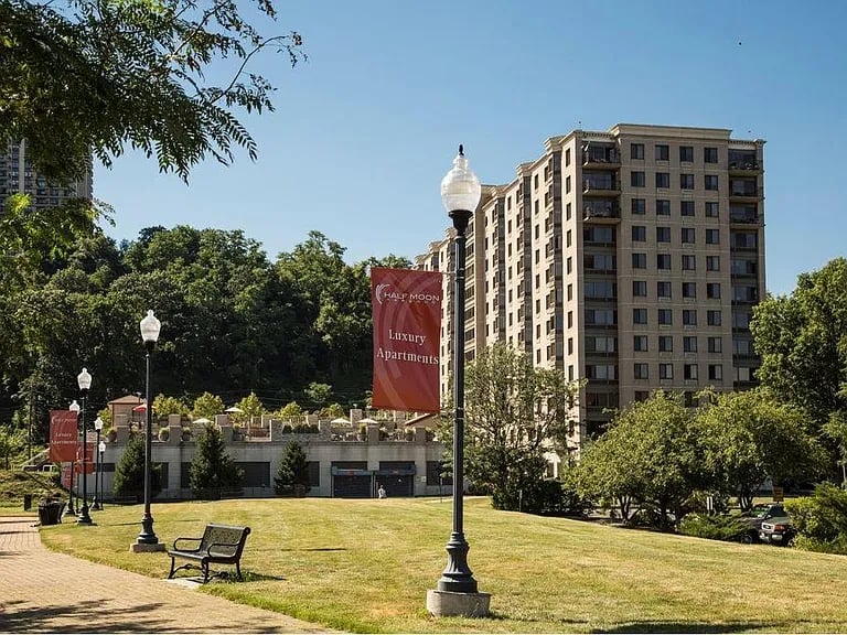 7400 River Rd APT 103