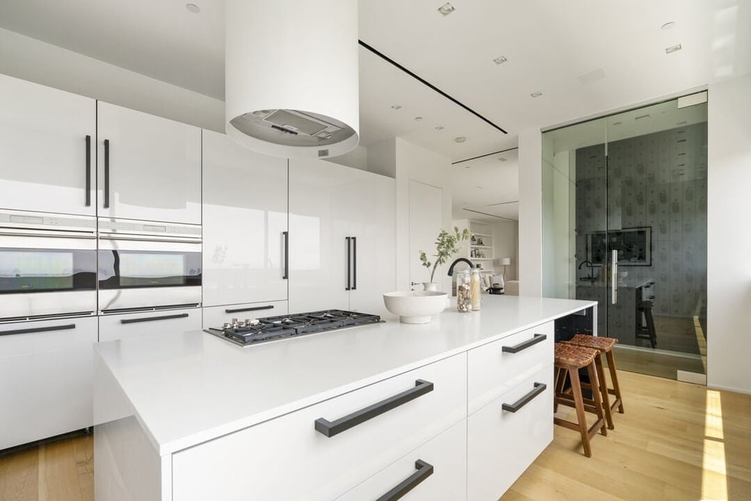 Nova Estate, Sunset Plaza Dr, 90069