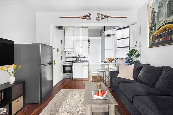 223 W 10th St Ste 1D