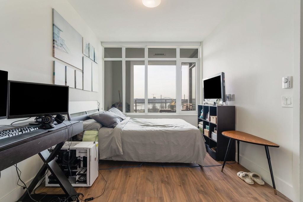 258 Nelson's Crt, #412
