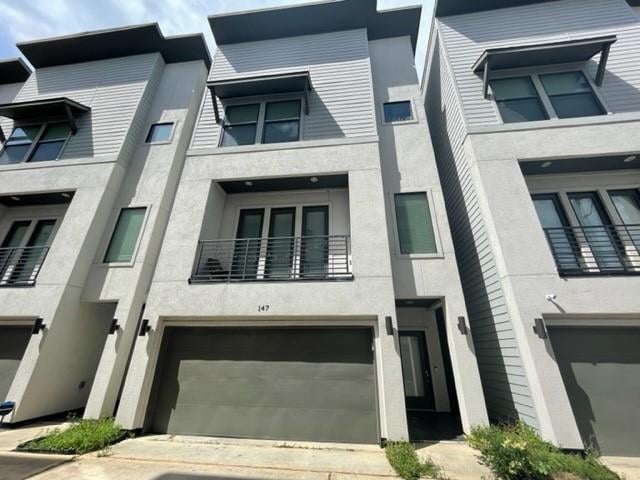 Modern on Ennis home exterior