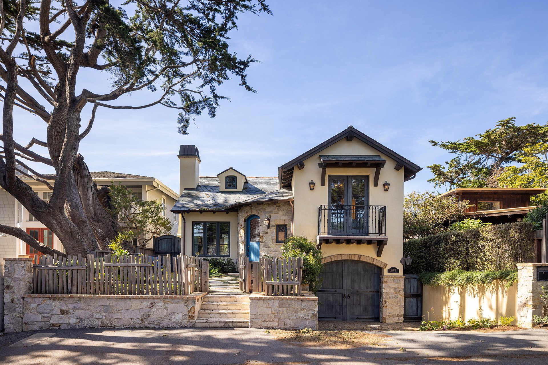 Charming Cottage on Carmel Point