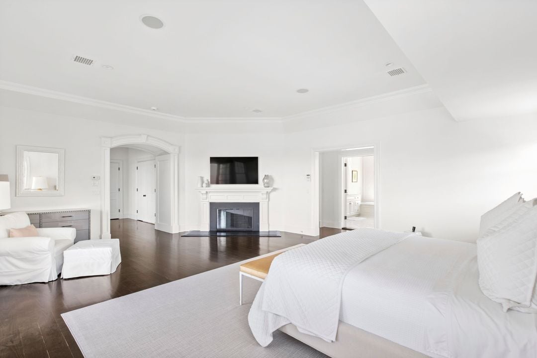 672 Halsey Ln