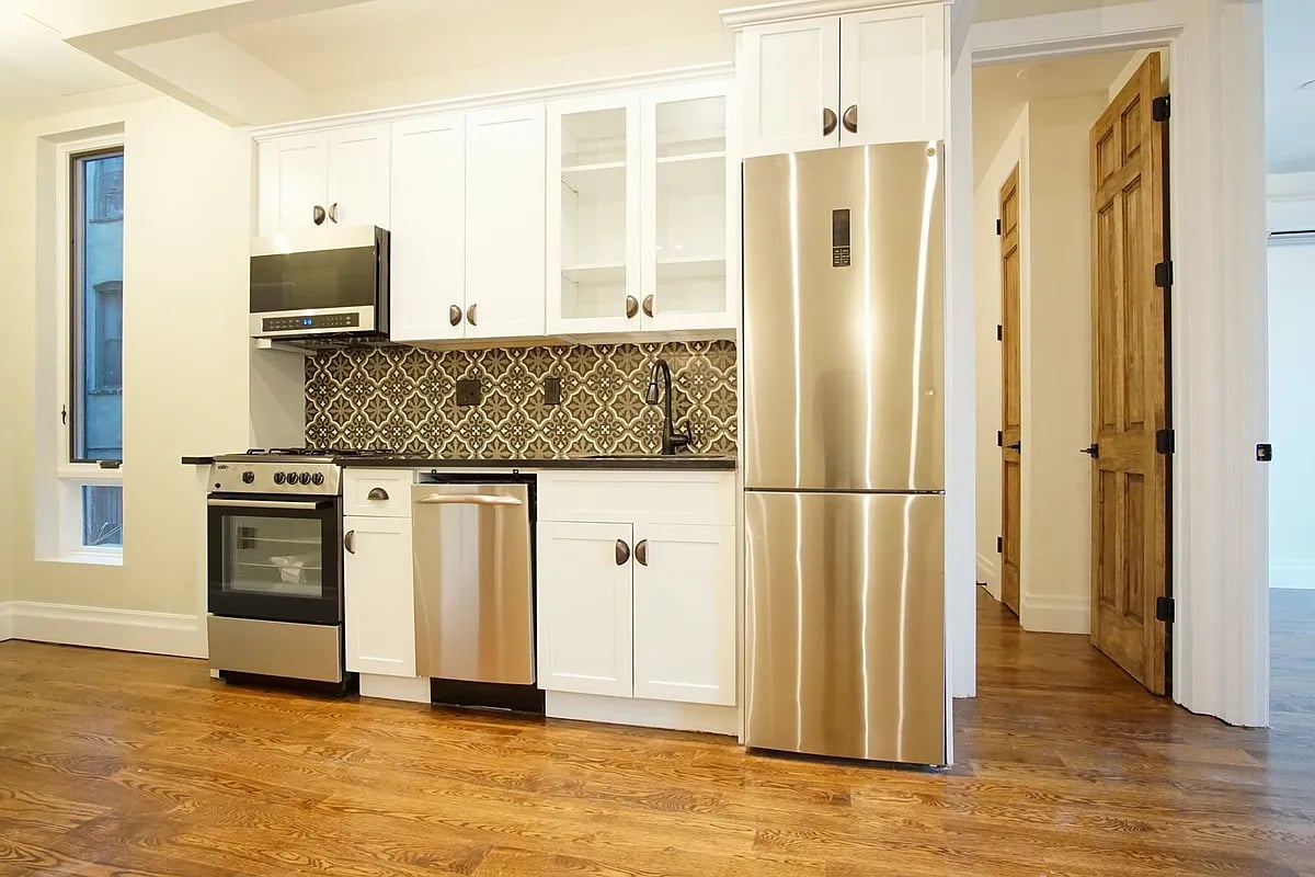 81 Stockholm St 3B