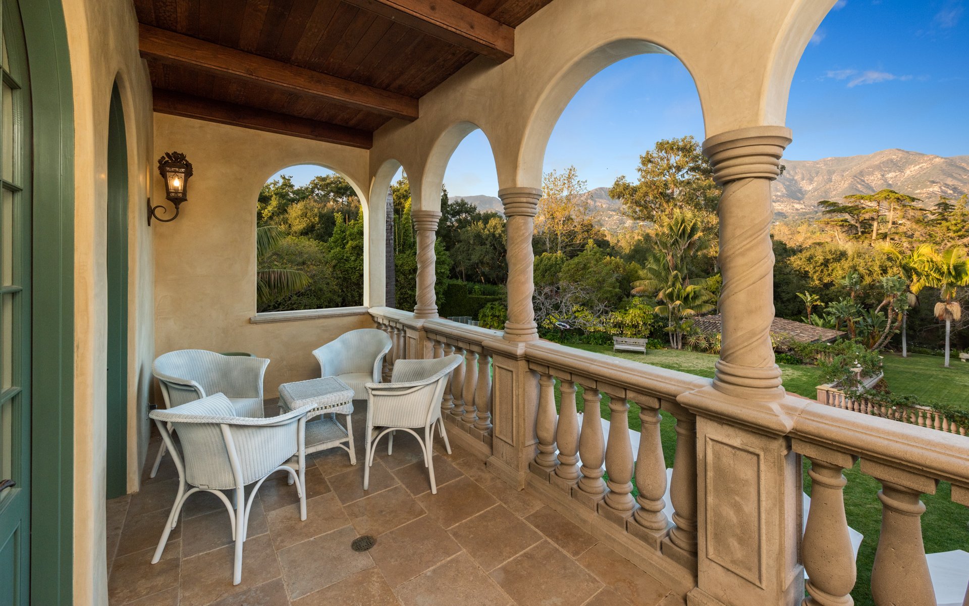 2733 Sycamore Canyon Rd