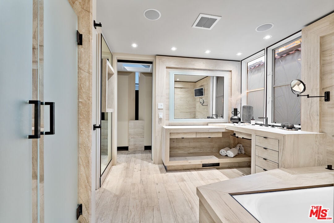 Century Woods Dr, 90067