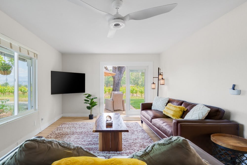 725 Lytton Station